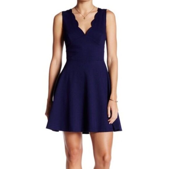 Love...Ady Scalloped V-neck Fit & Flare Mini Dress size Large in Navy- NEW - Picture 1 of 12